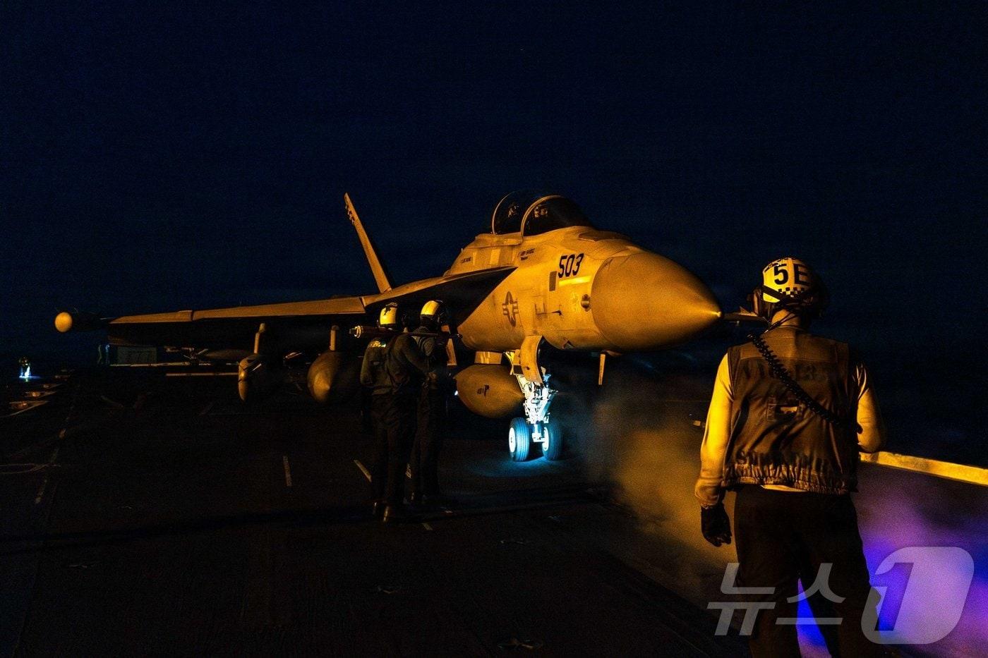 본문 이미지 - 미군 중부사령부(CENTCOM)이 2일(현지시간) 엑스(엑스) 계정에 게시한 출격 대기 중인 미군 전투기.(재판매 및 DB금지) ⓒ 뉴스1 류정민 특파원