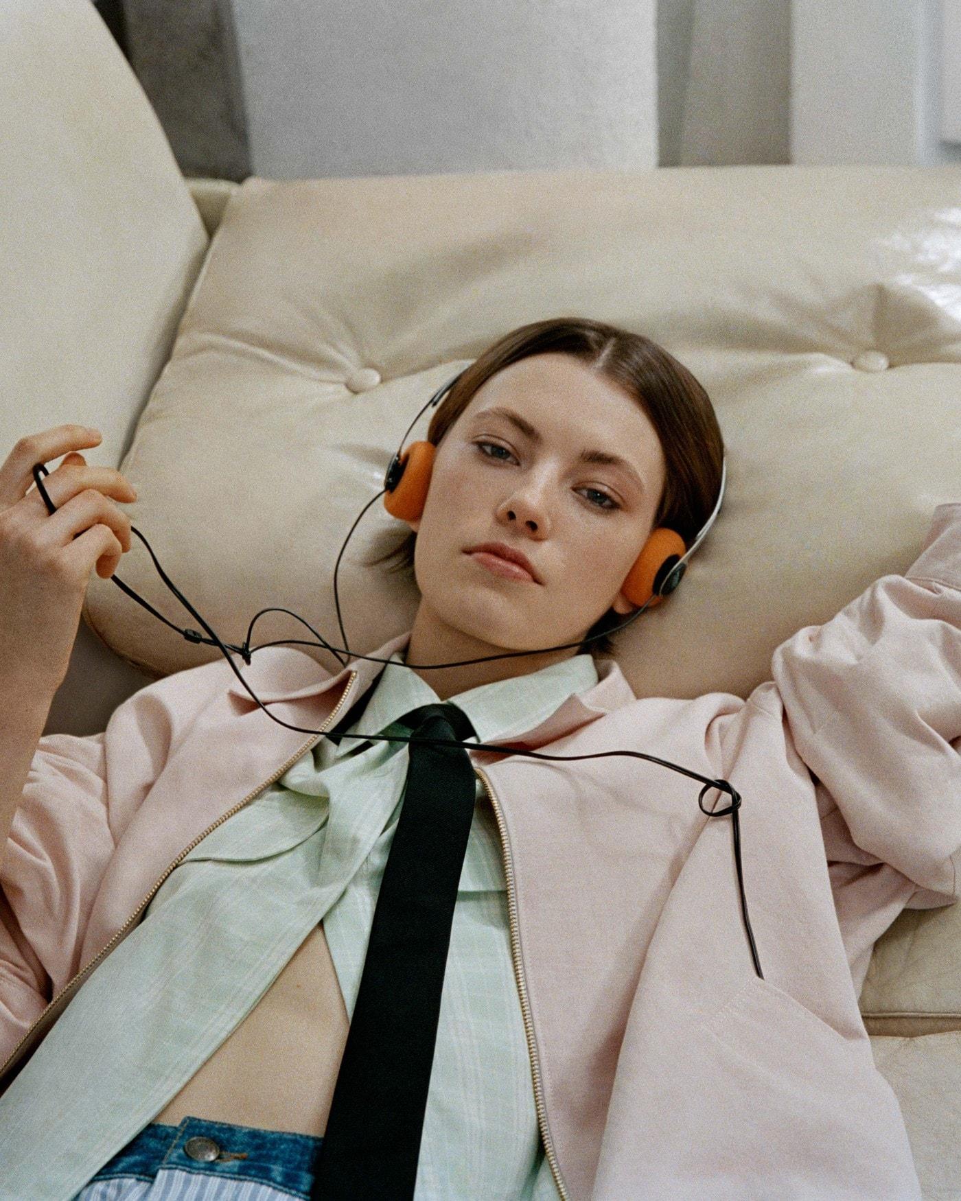 본문 이미지 - 산드로 2026년 SS 시즌 비주얼(삼성물산 패션부문 제공)