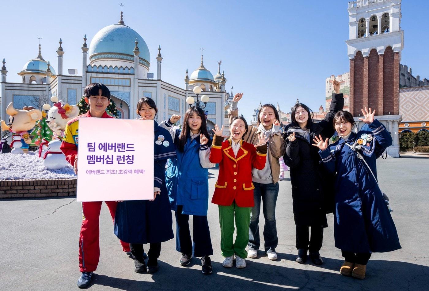 본문 이미지 - '팀 에버랜드' 멤버십을 소개하는 모델들(에버랜드 제공)