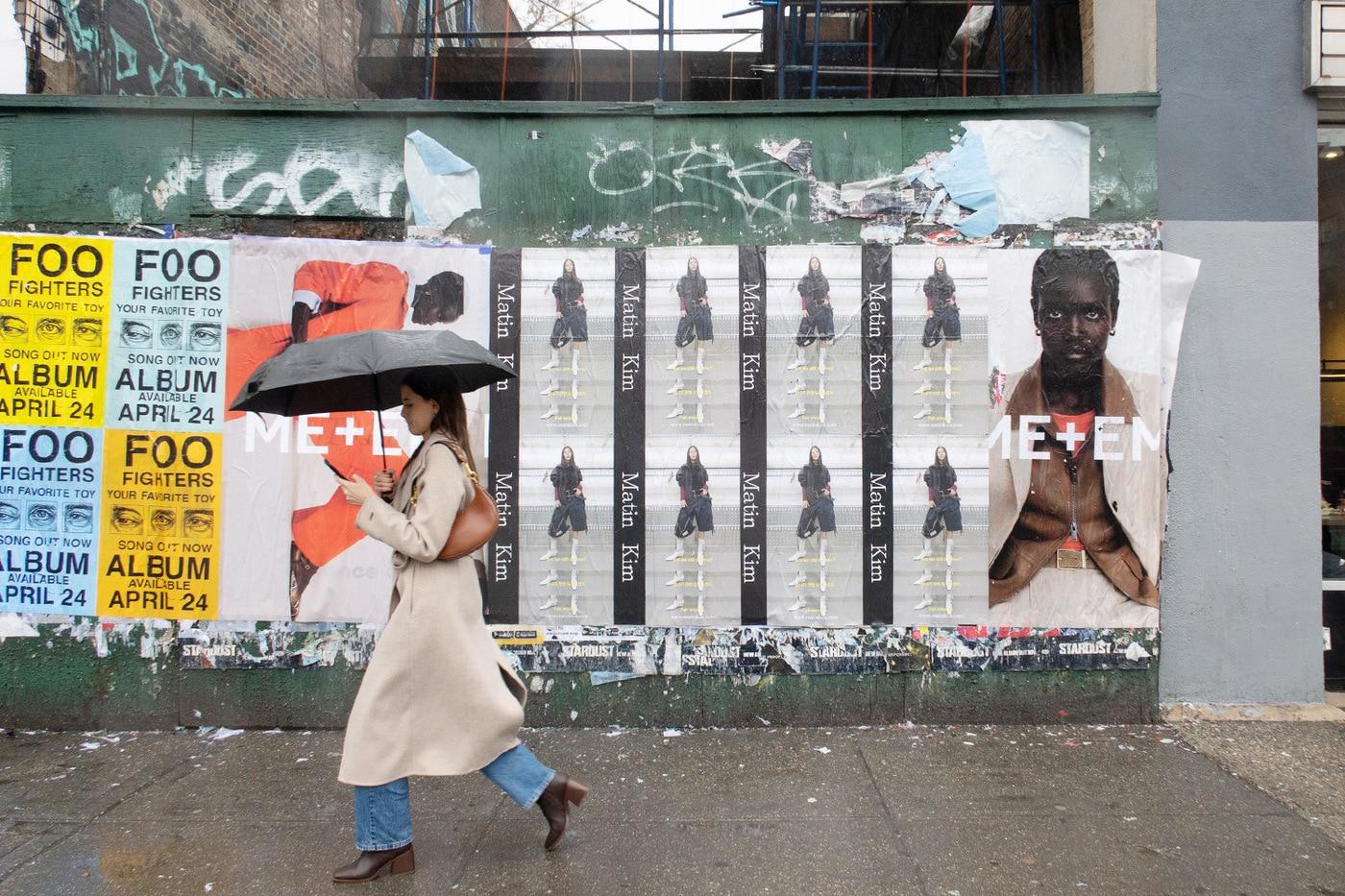 본문 이미지 - 마뗑킴, 글로벌 7대 도시에 스프링 게릴라 포스터 캠페인 전개(하고하우스 제공)