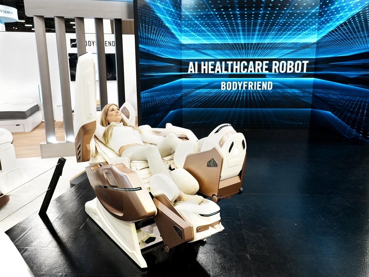 본문 이미지 - 바디프랜드 웨어러블 AI 헬스케어로봇 '733' 제품 사진.(바디프랜드 제공)