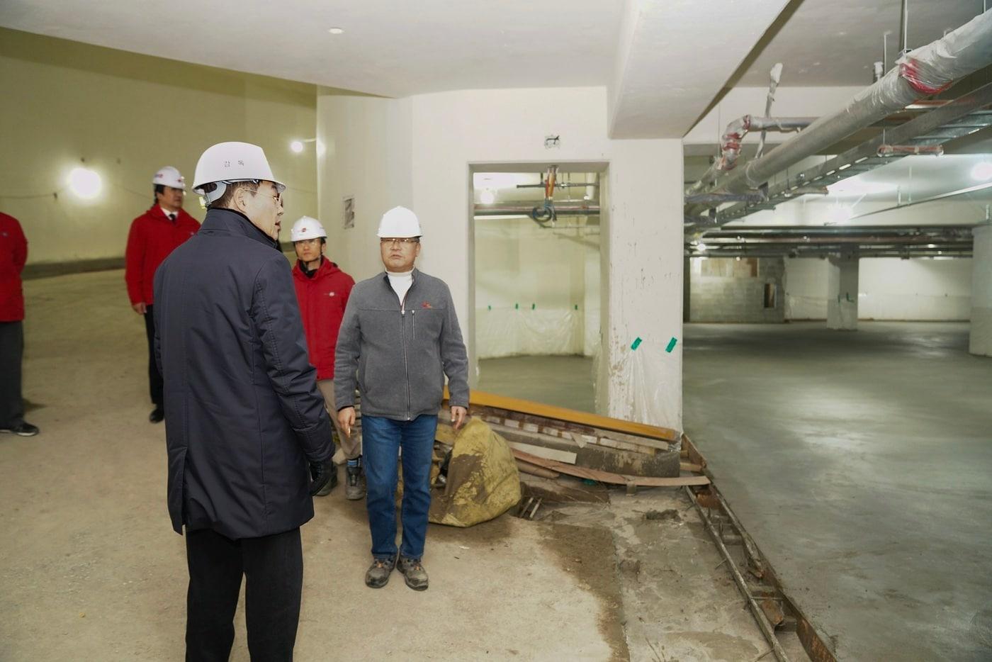 본문 이미지 - 주차장 공사현장 점검(종로구 제공)