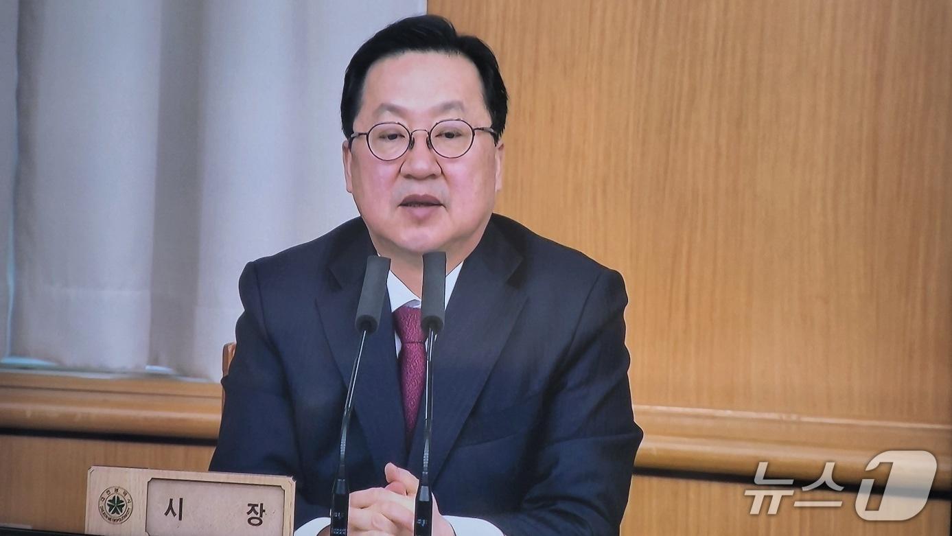 본문 이미지 - 이장우 대전시장이 3일 오전 확대간부회의를 주재하고 있다.(박종명 기자) / 뉴스1