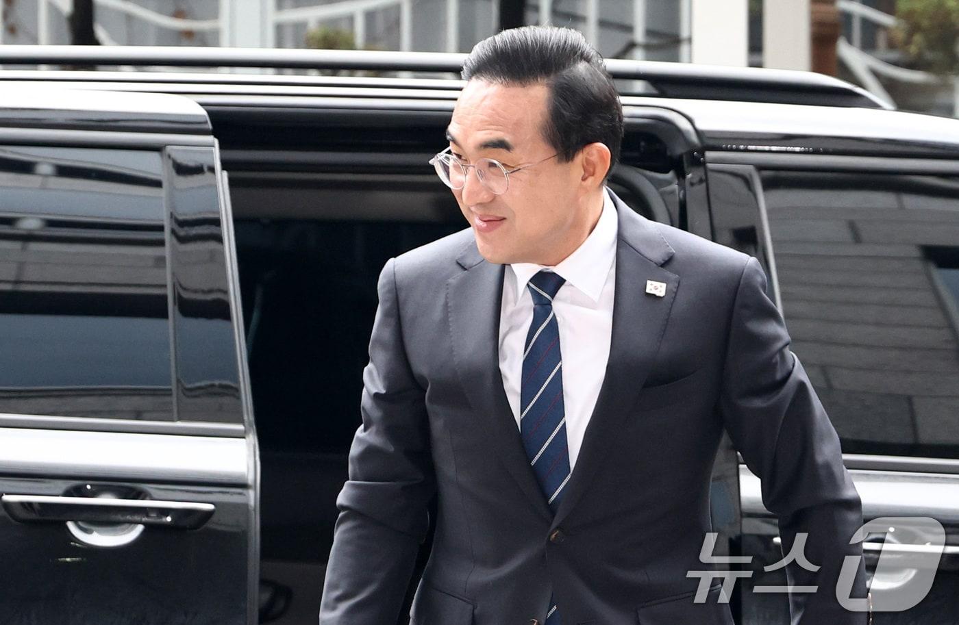 본문 이미지 - 박홍근 초대 기획예산처 장관 후보자가 지난 3일 오전 서울 중구 예금보험공사 본사에 마련된 인사청문회 준비 사무실로 출근하고 있다. ⓒ 뉴스1 최지환 기자