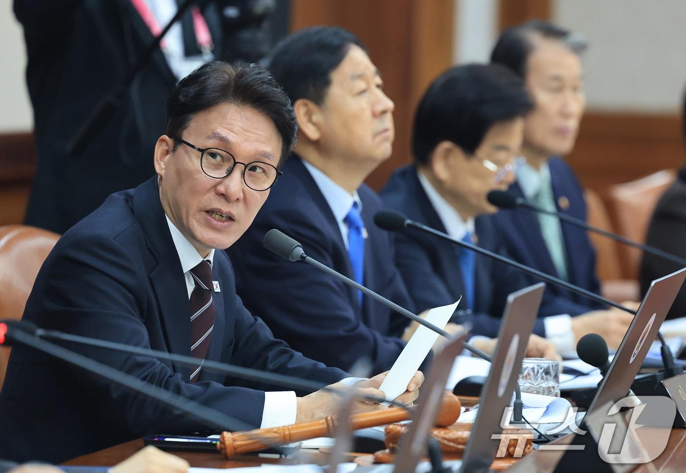본문 이미지 - 김민석 국무총리가 3일 서울 종로구 정부서울청사에서 열린 국무회의에서 모두발언을 하고 있다. 2026.3.3 ⓒ 뉴스1 임세영 기자