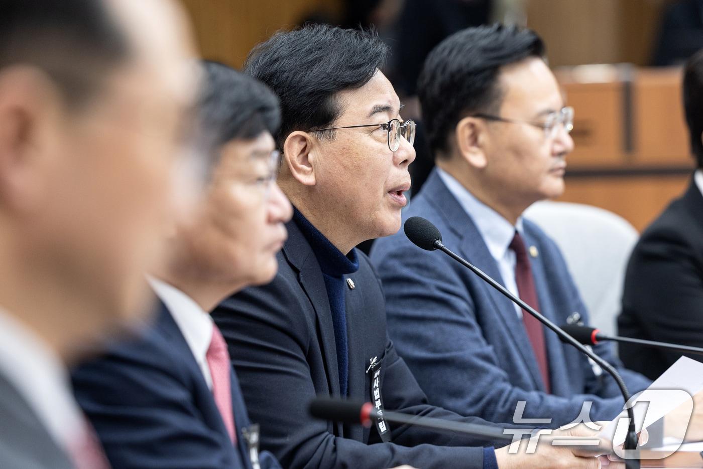 본문 이미지 - 송언석 국민의힘 원내대표. 2026.3.3 ⓒ 뉴스1 이승배 기자