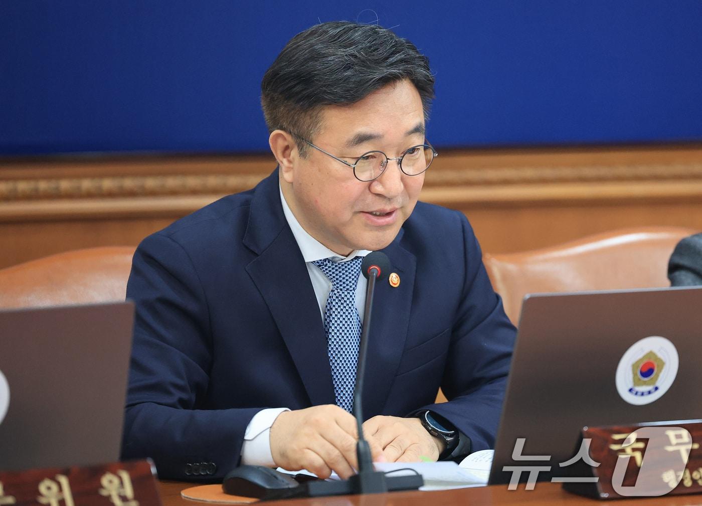 본문 이미지 - 윤호중 행정안전부 장관이 3일 서울 종로구 정부서울청사에서 열린 국무회의에서 발언을 하고 있다. 2026.3.3 ⓒ 뉴스1 임세영 기자