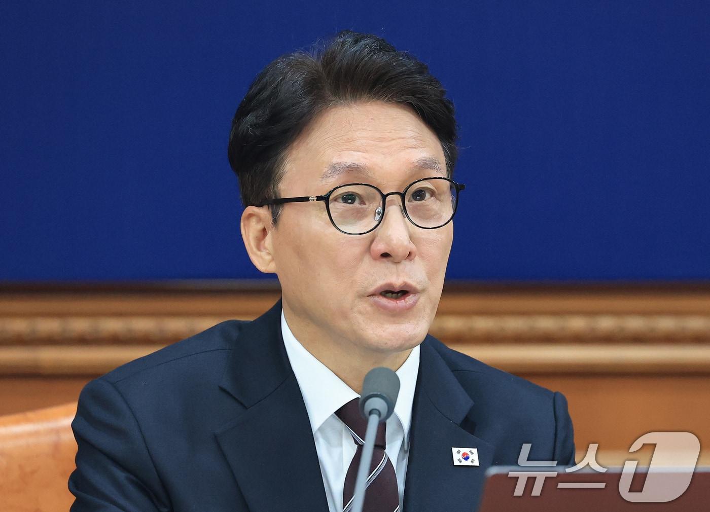 본문 이미지 - 김민석 국무총리가 3일 서울 종로구 정부서울청사에서 열린 국무회의에서 모두발언을 하고 있다. 2026.3.3 ⓒ 뉴스1 임세영 기자