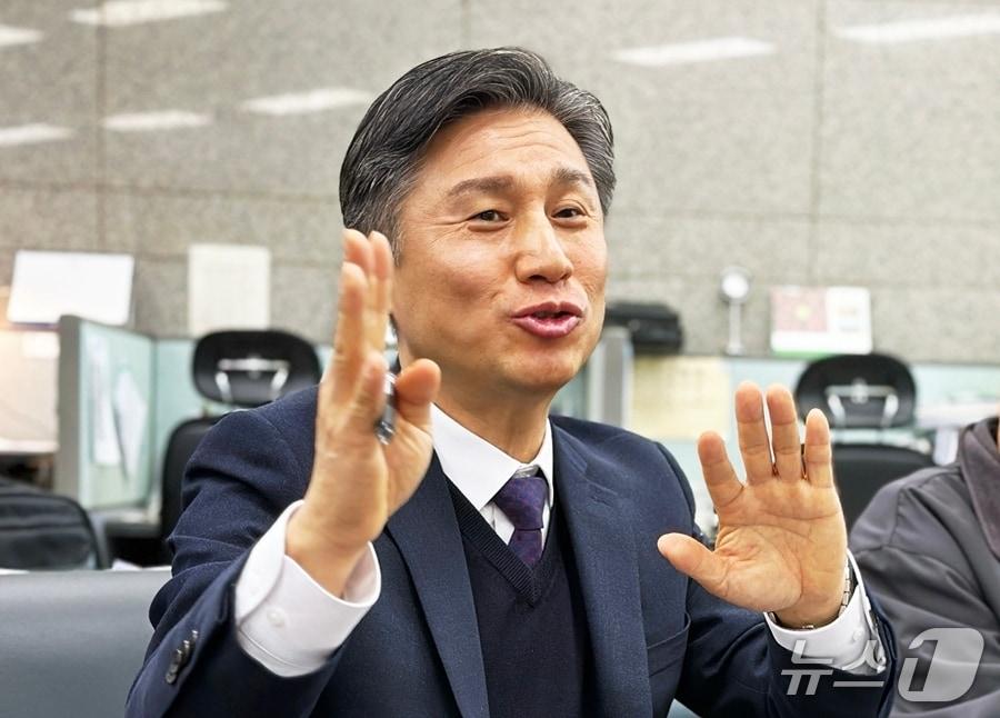 본문 이미지 - 백호성 조달청 구매사업국장이 3일 정부대전청사 기자실에서 백브리핑하고 있다. /뉴스1