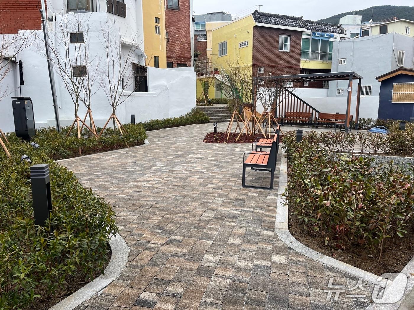 본문 이미지 - 장기 방치 빈집 4개동 자리에 들어선 소규모 체육공원 전경 (부산 동구 제공. 재판매 및 DB금지)