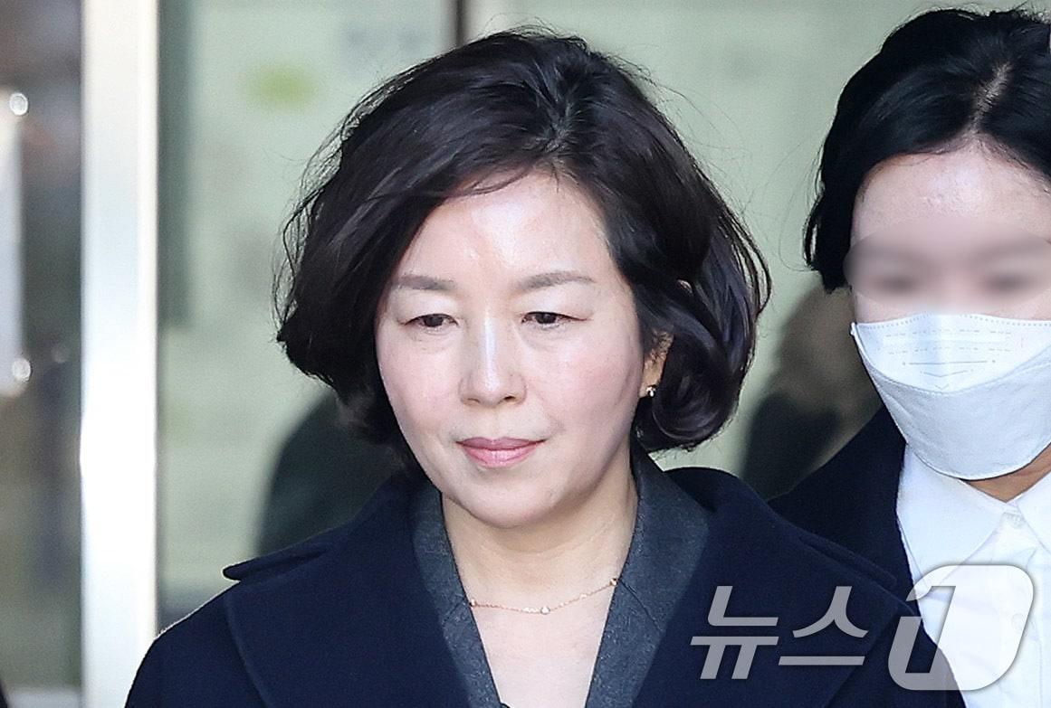 본문 이미지 - '1억 공천헌금' 의혹을 받는 김경 전 서울시의원이 지난 3월 서울 서초구 중앙지법에서 열린 구속 전 피의자 심문을 마친 뒤 법정을 나서고 있다. 2026.3.3 ⓒ 뉴스1 박지혜 기자