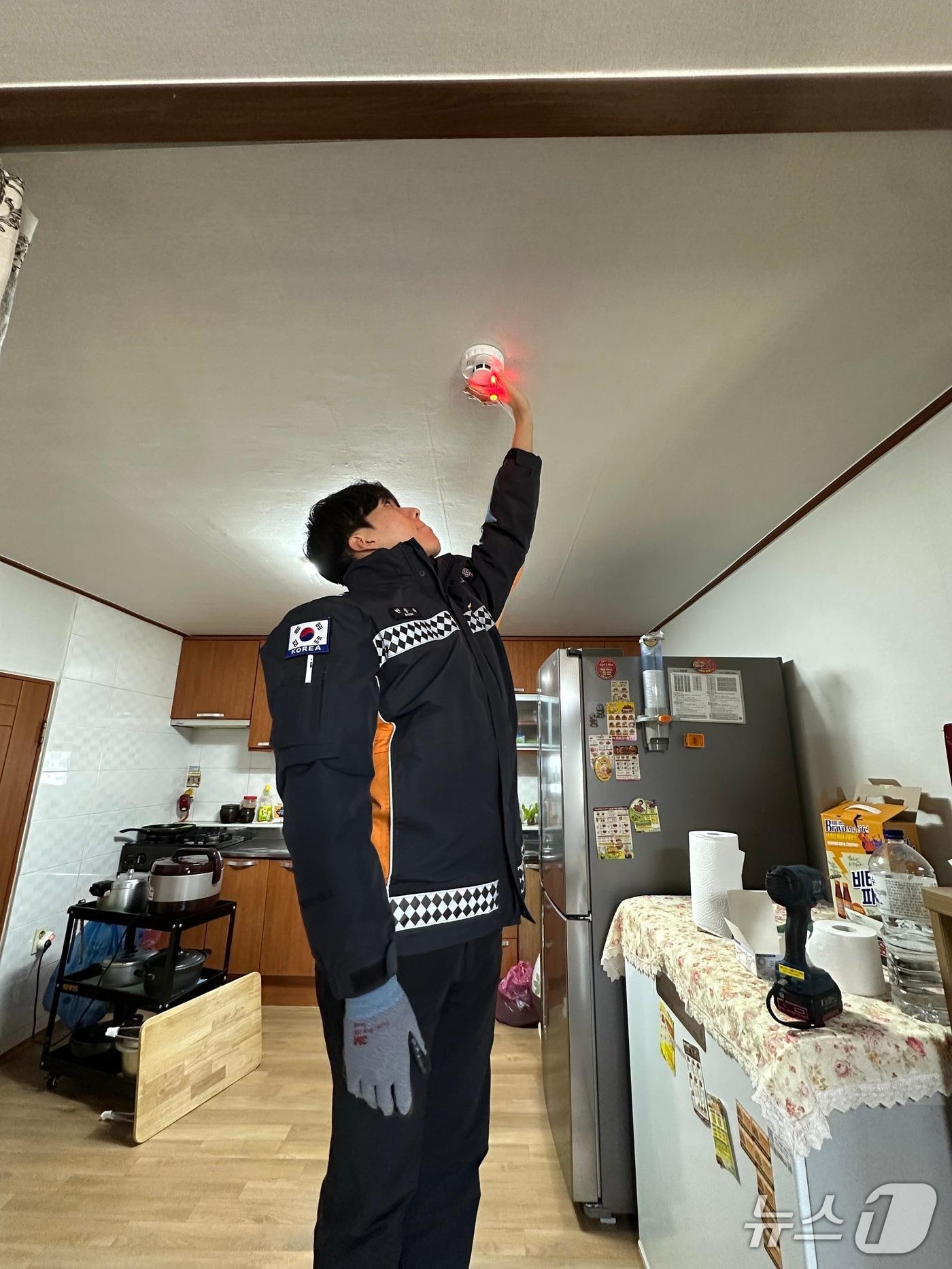 본문 이미지 - 시각형 화재경보기 설치.(전남소방본부 제공. 재판매 및 DB금지)2026.3.3/뉴스1