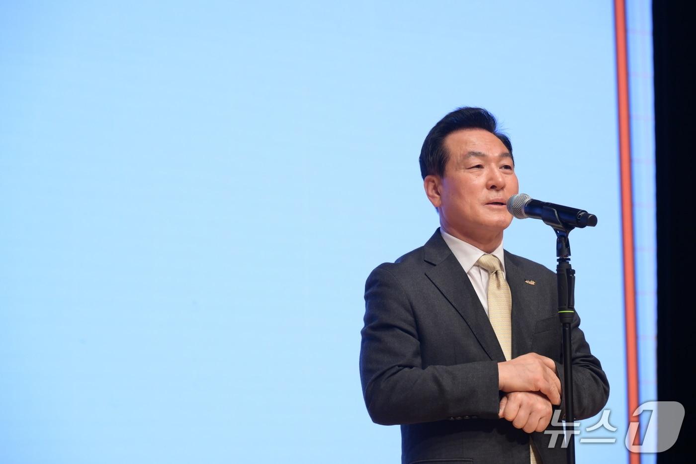 본문 이미지 - 백성현 논산시장 월례모임 모습. (논산시 제공.재판매 및 DB금지)/뉴스1