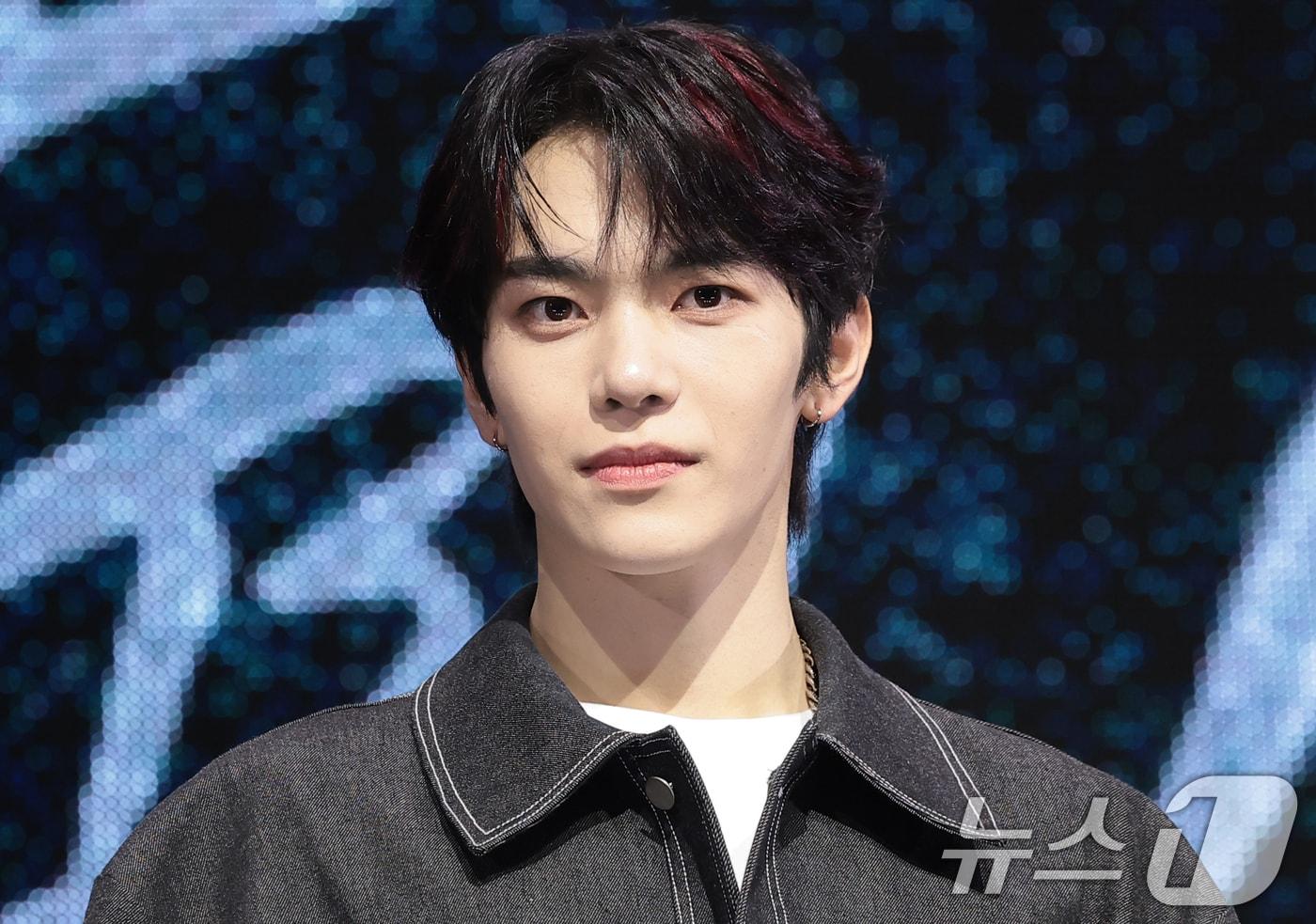 본문 이미지 - TUNEXX(튜넥스) 동규가 3일 서울 광진구 예스24라이브홀에서 가진 첫 번째 미니앨범 ‘SET BY US ONLY(셋 바이 어스 온리)’ 쇼케이스에서 포즈를 취하고 있다. 2026.3.3 ⓒ 뉴스1 권현진 기자