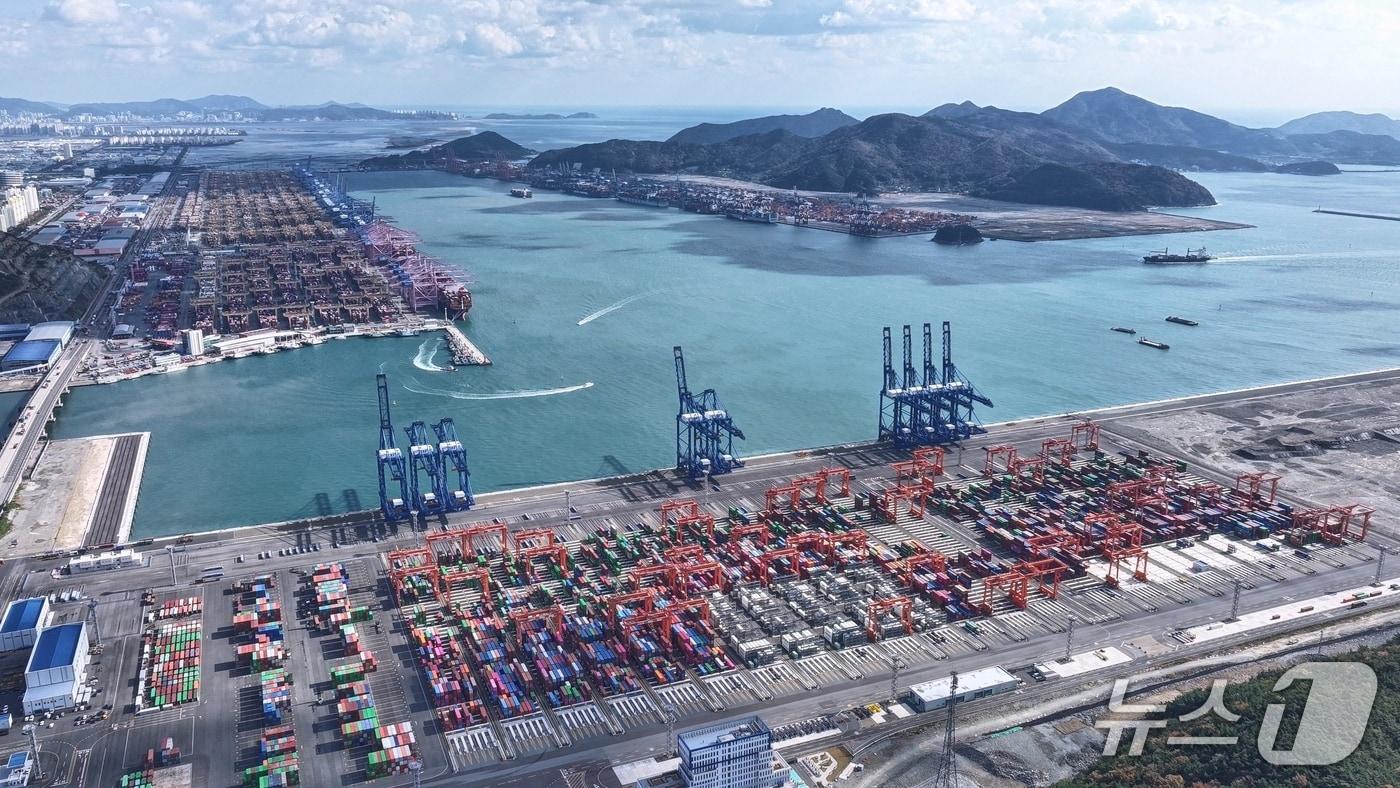 본문 이미지 - 부산항 신항 7부두 전경 (BPA 제공. 재판매 및 DB금지)
