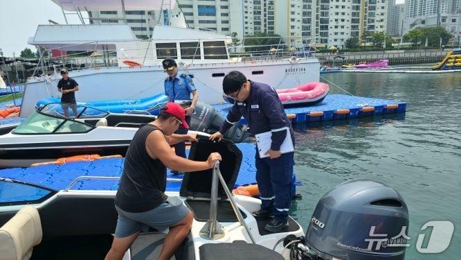 본문 이미지 - 지난해 실시한 레저보트 현장점검 (해경 제공. 재판매 및 DB금지)