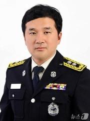 본문 이미지 - 경기 고양소방서 소속 성치인 소방경(48).(경기도북부소방재난본부 제공. 재판매 및 DB 금지)/뉴스1  