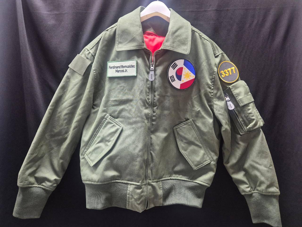 본문 이미지 - 공군 조종사 항공 점퍼. (청와대 제공)