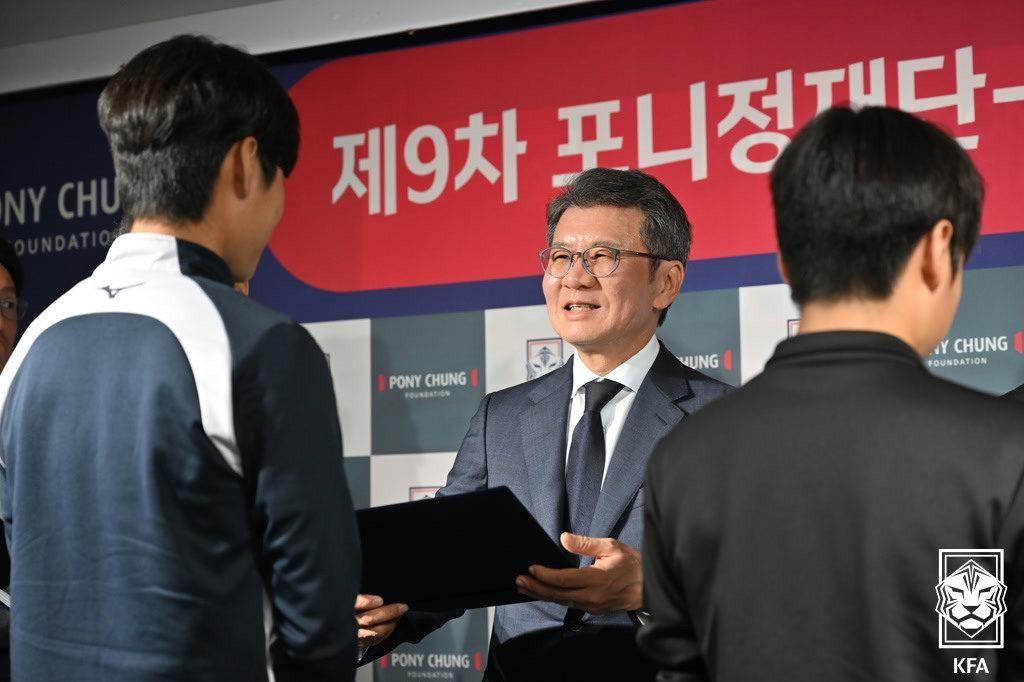 본문 이미지 - 대한축구협회와 포니정재단이 향후 5년 동안 축구 유망주에게 장학금을 지원한다. (KFA 제공)