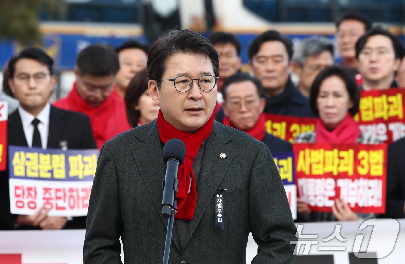 본문 이미지 - 신동욱 국민의힘 수석최고위원. 2026.3.3 ⓒ 뉴스1 최지환 기자