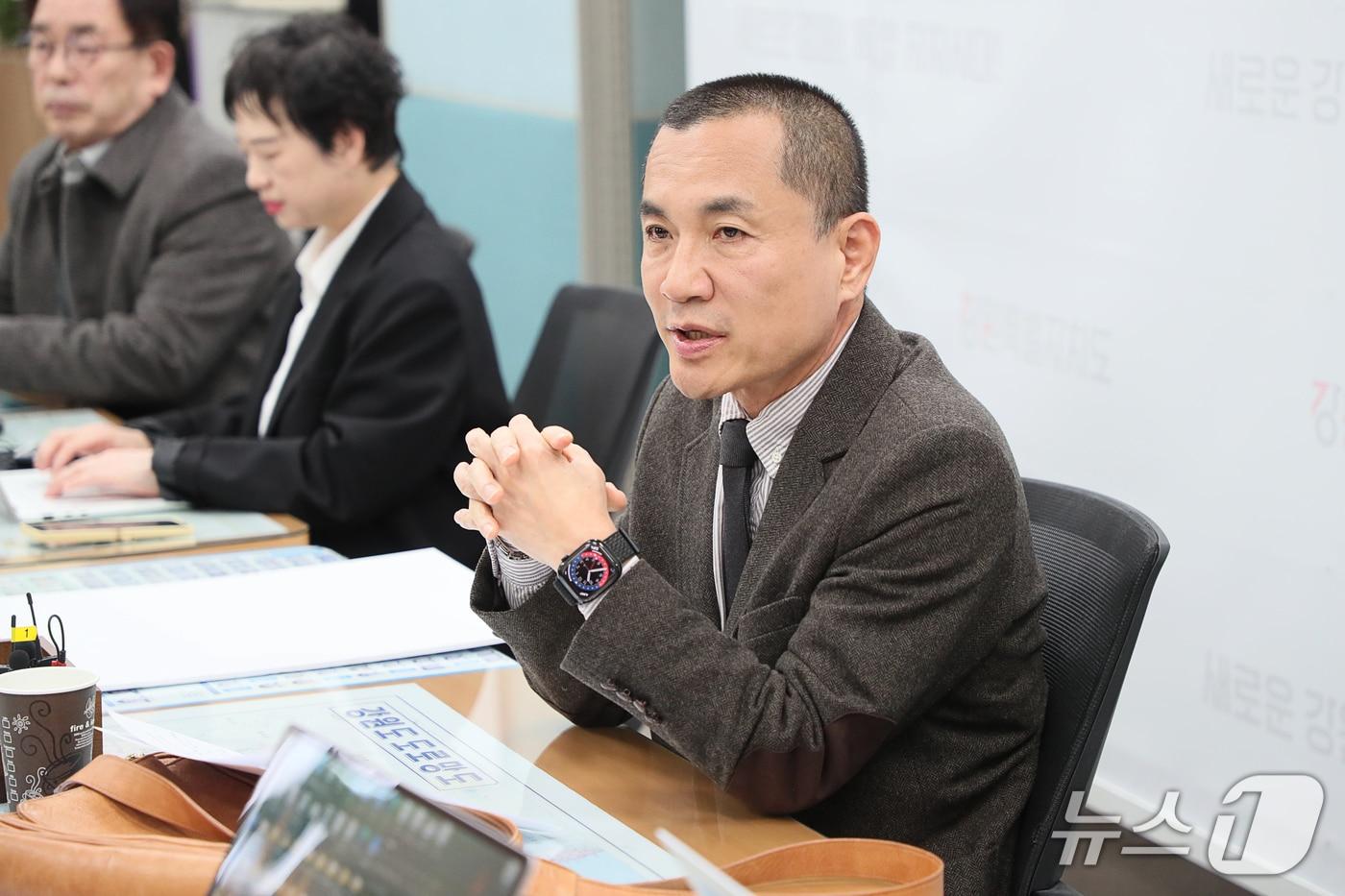 본문 이미지 - 김진태 강원특별자치도지사가 3일 열린 간담회에서 발언하고 있다.(강원도 제공. 재판매 및 DB금지)/뉴스1