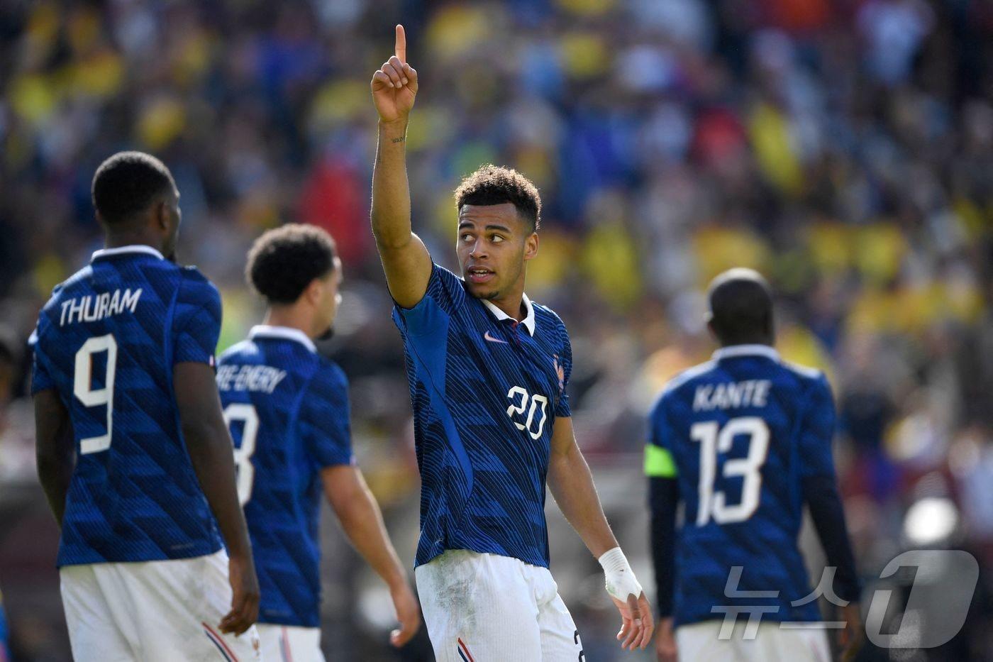 본문 이미지 - 프랑스의 데지레 두에가 30일 노스웨스트 스타디움에서 열린 콜롬비아와 평가전에서 득점 후 기뻐하고 있다. ⓒ AFP=뉴스1