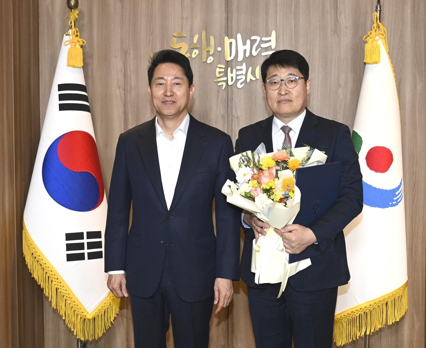 본문 이미지 - 오세훈 서울시장과 김태균 서울교통공사 사장(서울시 제공)