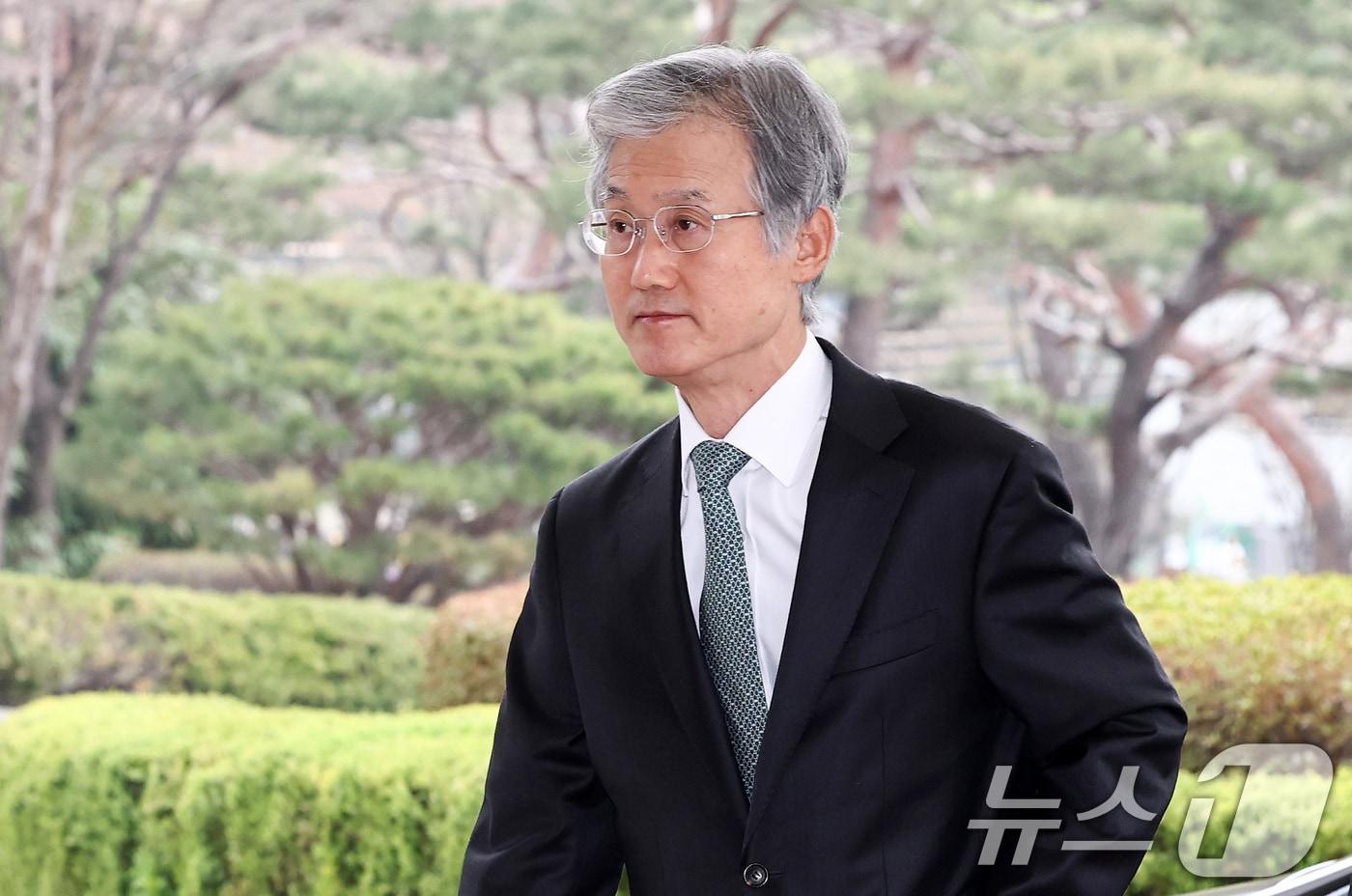 본문 이미지 - 조희대 대법원장이 30일 오전 서울 서초구 대법원으로 출근하고 있다. 2026.3.30 ⓒ 뉴스1 최지환 기자