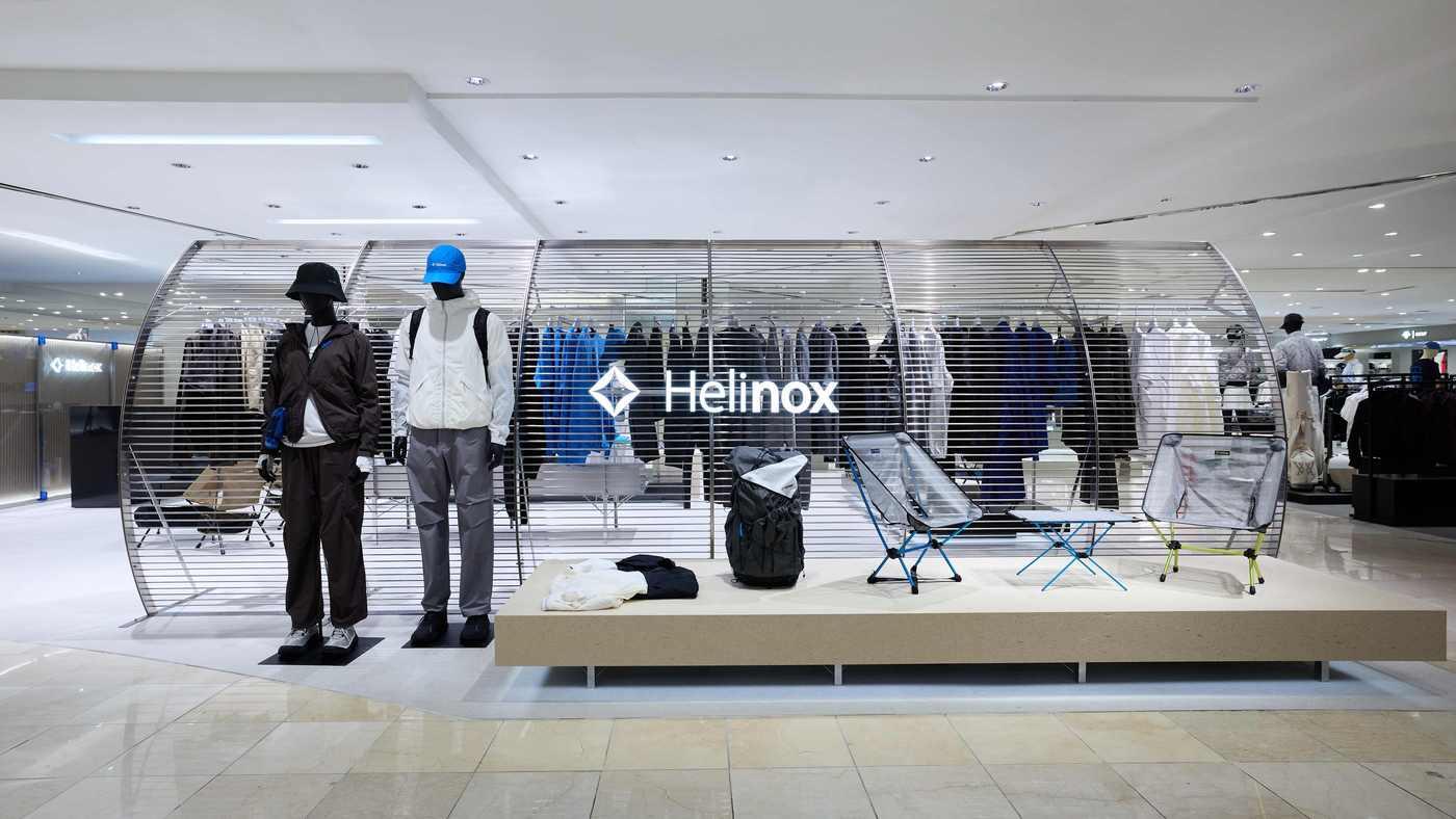 본문 이미지 - 헬리녹스 웨어 롯데백화점 잠실점 전경(코오롱FnC 제공)