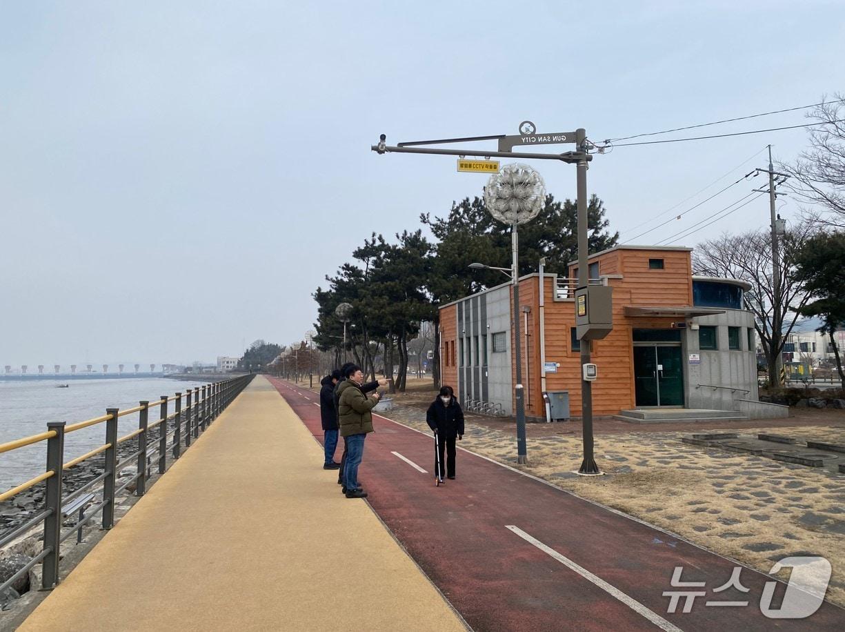 본문 이미지 - 전북 군산시가 내흥동 해안가에 CCTV와 비상벨 등 범죄예방을 위한 스마트 안전벨트를 구축한다.(군산시 제공. 재판매 및 DB금지)
