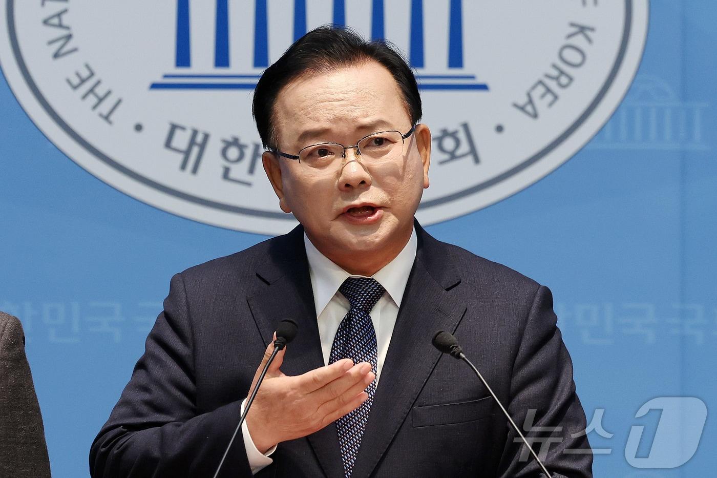 본문 이미지 - 김부겸 전 국무총리가 30일 서울 여의도 국회 소통관에서 대구시장 출마선언을 하고 있다. 2026.3.30 ⓒ 뉴스1 박지혜 기자