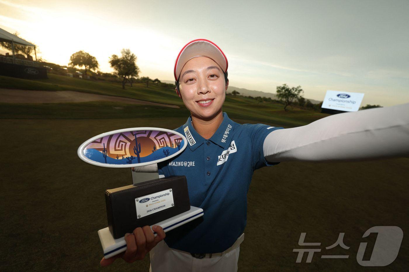 본문 이미지 - 2주 연속 우승과 타이틀 방어를 모두 이룬 김효주(31·롯데). ⓒ AFP=뉴스1