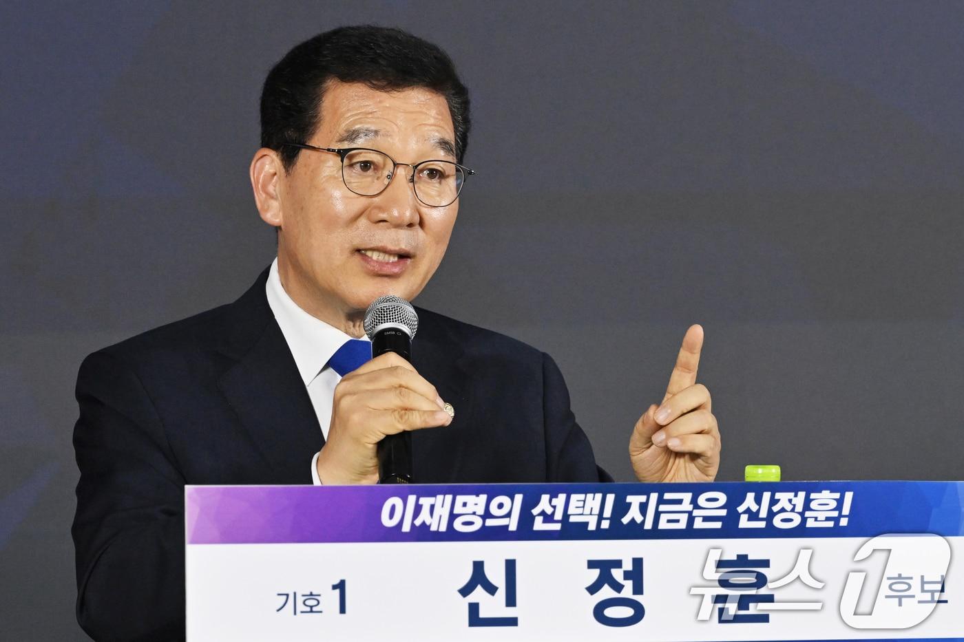 본문 이미지 - 주철현 후보가 29일 광주 조선대학교 서석홀에서 열린 더불어민주당 전남광주통합특별시장 후보 선출을 위한 권역별 정책배심원 심층토론회에서 답변하고 있다. 2026.3.30 ⓒ 뉴스1 김태성 기자