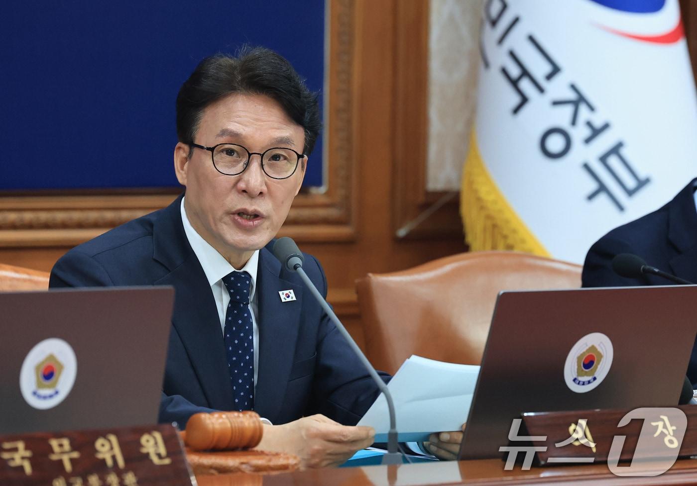 본문 이미지 - 김민석 국무총리가 30일 서울 종로구 정부서울청사에서 열린 임시 국무회의에서 모두발언을 하고 있다. 2026.3.30 ⓒ 뉴스1 임세영 기자
