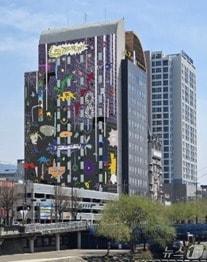 본문 이미지 - 대형벽화가 설치된 'L7 충장 바이 롯데호텔'/뉴스1