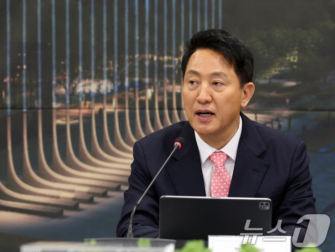 본문 이미지 - 오세훈 서울시장이 30일 오후 서울시청에서 열린 '감사의 정원 석재 기증국 주한외교단 초청 간담회'에서 인사말을 하고 있다. 2026.3.30 ⓒ 뉴스1 황기선 기자