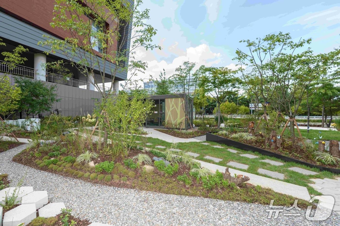 본문 이미지 - 2025년 정원드림 프로젝트 수상작(부산대학교 ‘토모’팀). (산림청 제공.재판매 및 DB금지)/뉴스1(산림청 제공.재판매 및 DB금지)/뉴스1