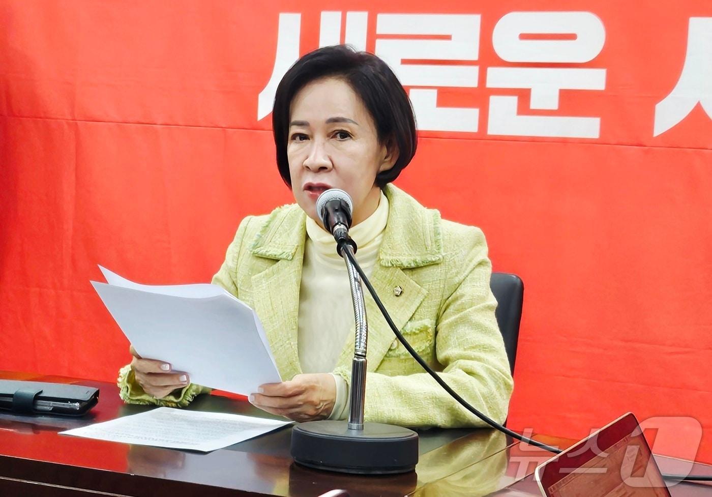 본문 이미지 - 이인선 국민의힘 의원(대구 수성을)은 11일 아파트 단지내도로와 주차장 등 도로 외 장소에서 발생한 음주·약물·난폭운전에도 운전면허 취소·정지 처분이 가능하도록 하는 도로교통법 일부개정법률안을 대표 발의했다./뉴스1