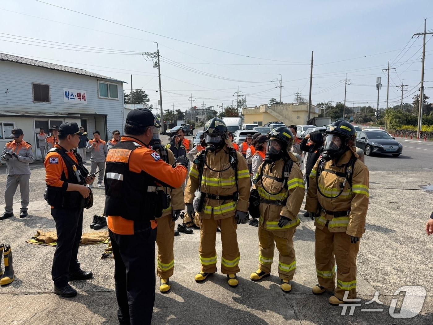 본문 이미지 - 동부소방서 의용소방대 훈련 모습(제주동부소방서 제공. 재판매 및 DB금지)/뉴스1