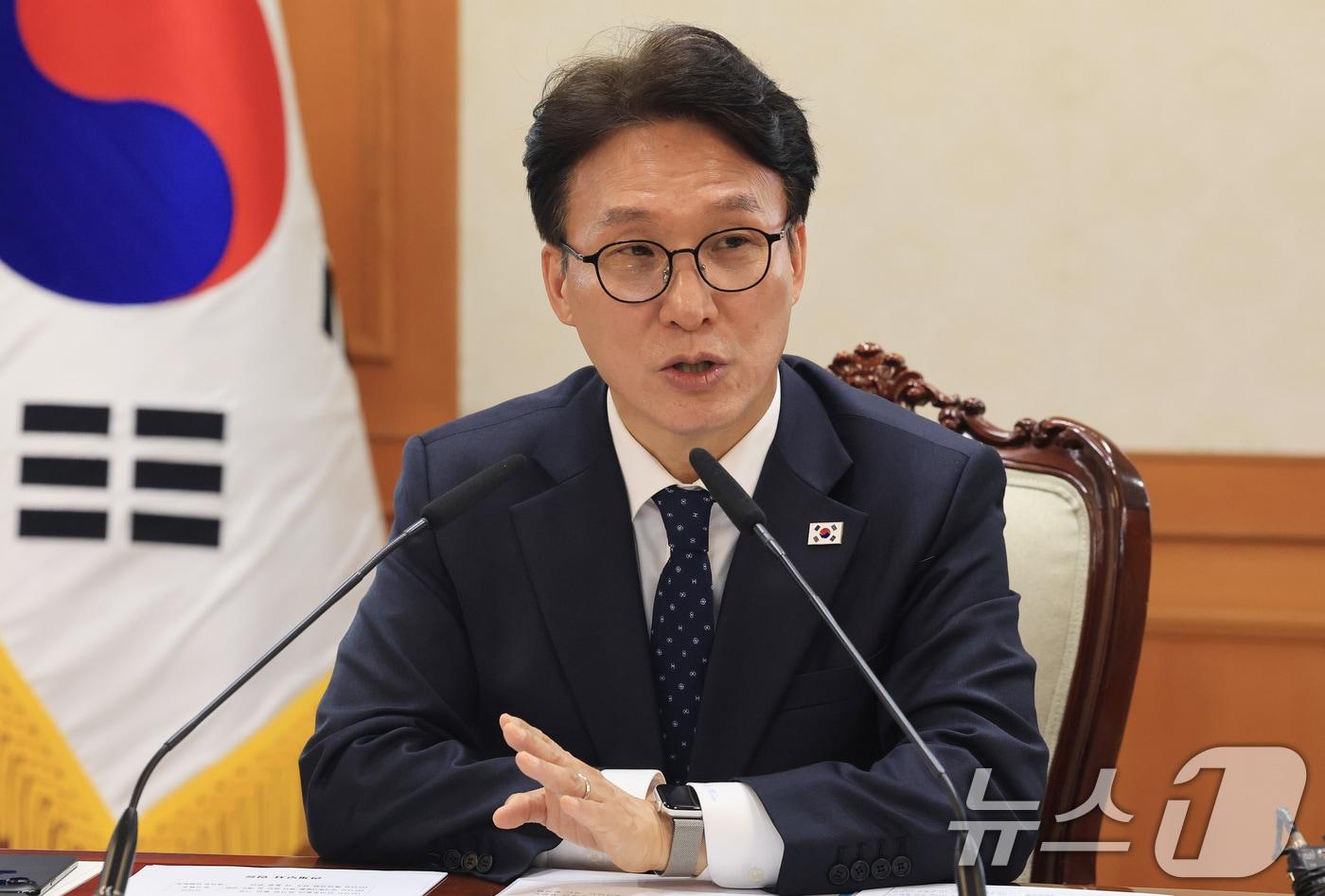 본문 이미지 - 김민석 국무총리가 30일 서울 종로구 정부서울청사에서 열린 반려동물 정책위원회 회의에서 모두발언을 하고 있다. 2026.3.30 ⓒ 뉴스1 임세영 기자