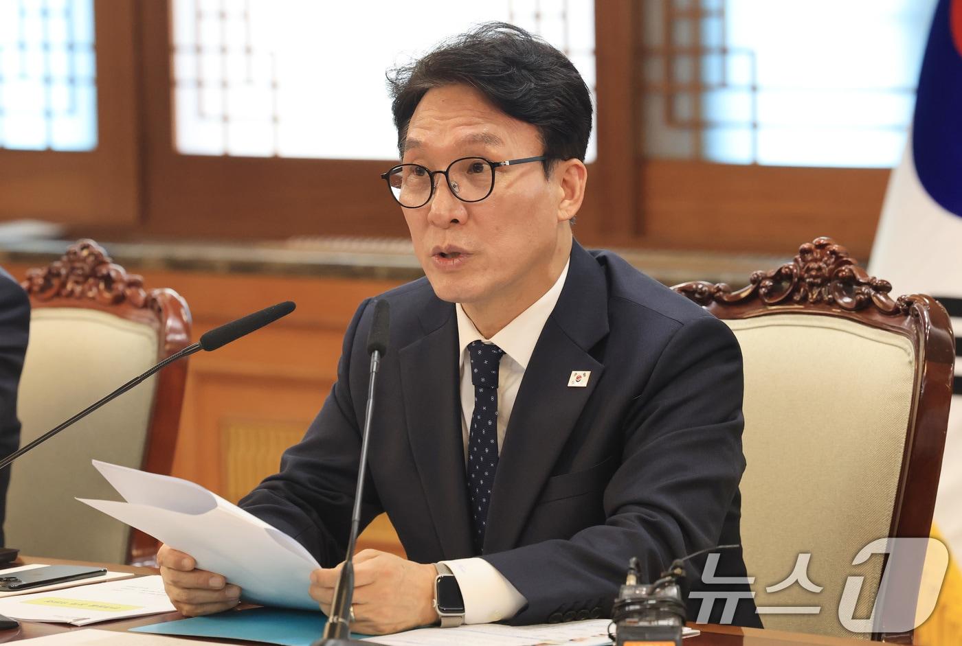 본문 이미지 - 김민석 국무총리가 30일 서울 종로구 정부서울청사에서 열린 반려동물 정책위원회 회의에서 모두발언을 하고 있다. 2026.3.30 ⓒ 뉴스1 임세영 기자