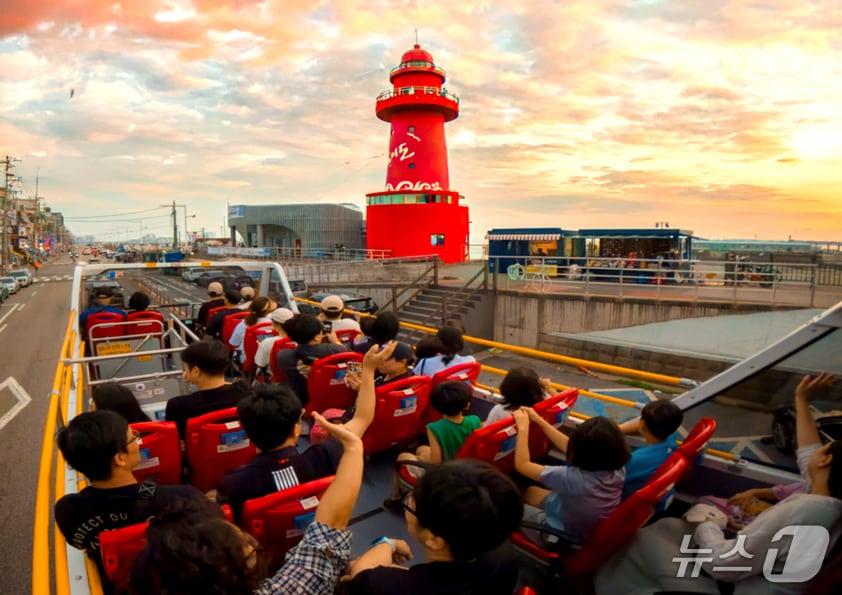 본문 이미지 - 시흥시티투어 2층 버스.(시흥시 제공)