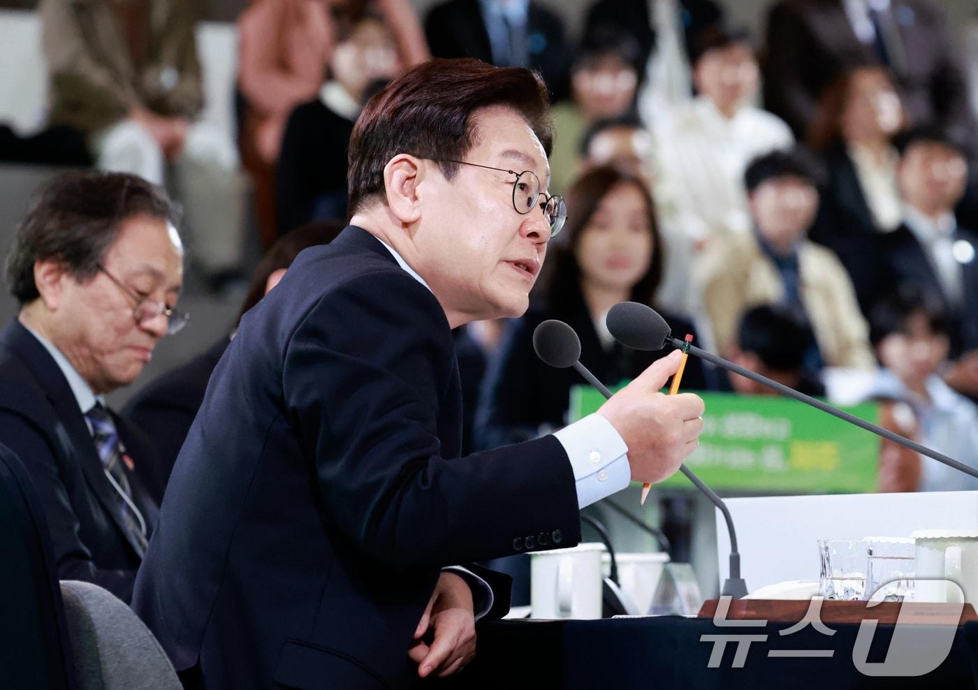 본문 이미지 - 이재명 대통령이 30일 제주 한라대학교에서 열린 '제주의 마음을 듣다' 타운홀미팅 간담회에서 발언을 하고 있다. 2026.3.30 ⓒ 뉴스1 이재명 기자