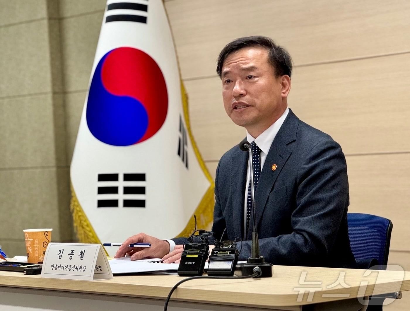 본문 이미지 - 김종철 방송통신미디어위원회 위원장 ⓒ 뉴스1 이민주 기자