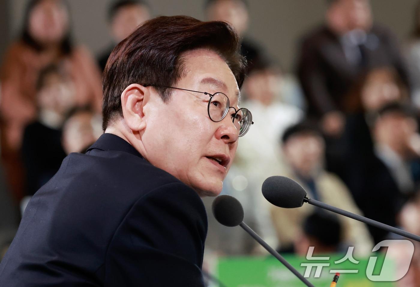 본문 이미지 - 이재명 대통령이 30일 제주 한라대학교에서 열린 '제주의 마음을 듣다' 타운홀미팅 간담회에서 발언을 하고 있다. 2026.3.30 ⓒ 뉴스1 이재명 기자