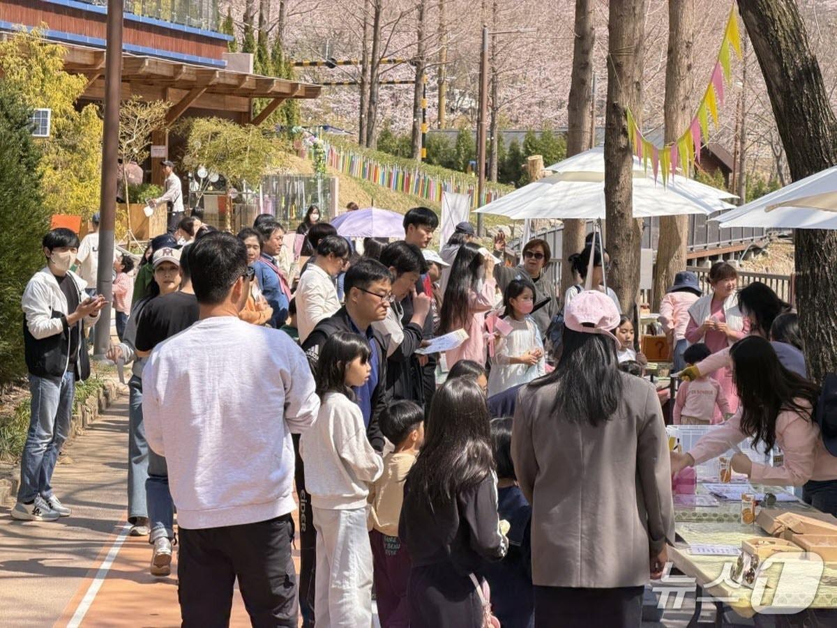 본문 이미지 - 진주 ‘월아산 봄봄봄 축제’ 장면(진주시 제공. 재판매 및 DB금지)