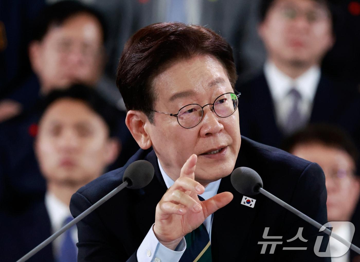 본문 이미지 - 이재명 대통령이 30일 제주 한라대학교에서 열린 '제주의 마음을 듣다' 타운홀미팅 간담회에서 발언을 하고 있다. 2026.3.30 ⓒ 뉴스1 이재명 기자