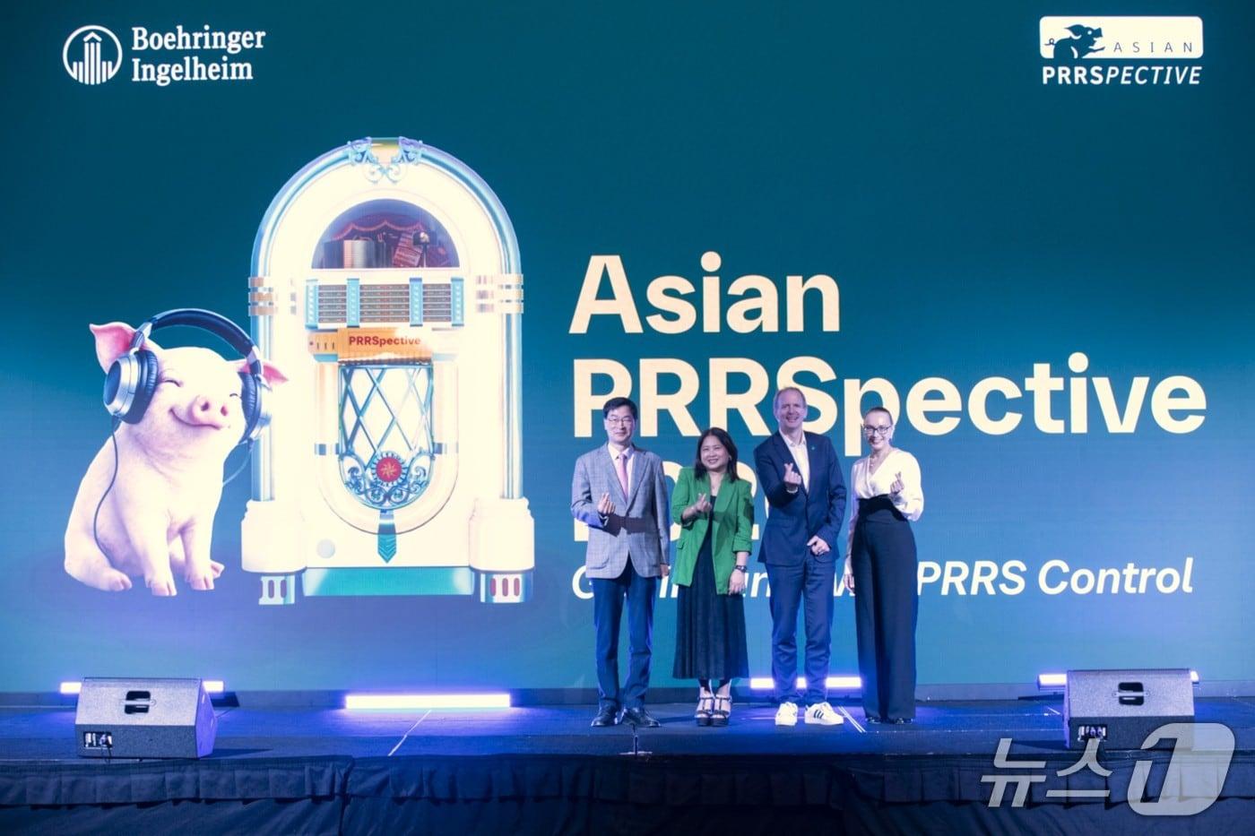 본문 이미지 - 한국베링거인겔하임 창립 50주년 및 한국베링거인겔하임동물약품 사업 30주년 기념 행사가 27일 서울 콘래드 호텔에서 열렸다(베링거 제공). ⓒ 뉴스1