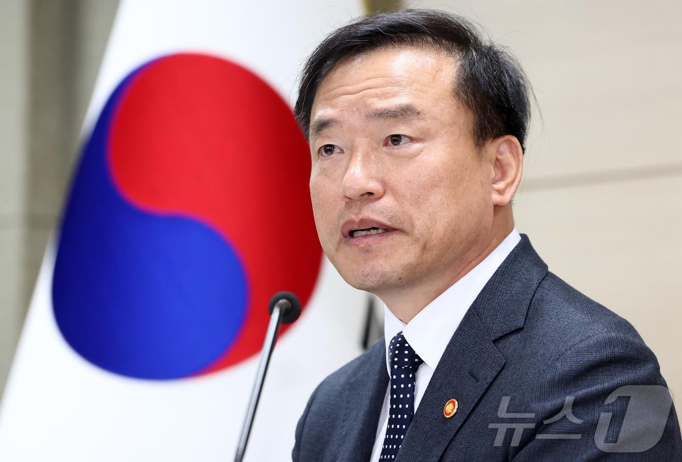 본문 이미지 - 김종철 방송미디어통신위원장이 30일 오후 경기 과천시 정부과천청사에서 열린 취임 100일 기자간담회에서 발언하고 있다. 2026.3.30 ⓒ 뉴스1 최지환 기자