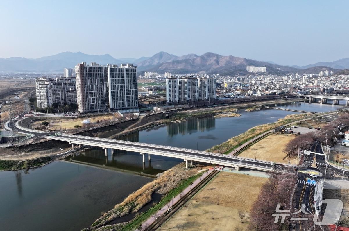 본문 이미지 - 다음달 6일 개통하는 밀양 남천2교.(밀양시 제공. 재판매 및 DB금지)